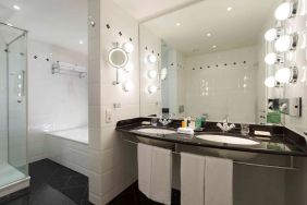 Guest bathroom with shower at Hilton Berlin.