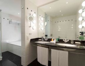 Guest bathroom with shower at Hilton Berlin.