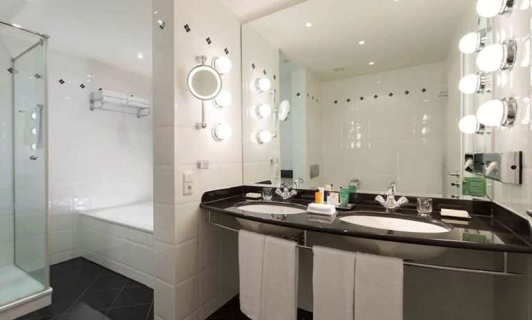 Guest bathroom with shower at Hilton Berlin.