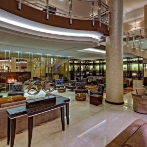 Lobby and coworking space at Hilton Berlin.