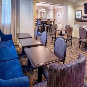 Lounge and coworking space at Hampton Inn & Suites Birmingham-Downtown-Tutwiler.