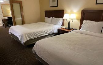 Twin bed room at Holiday Inn Express & Suites Scottsdale - Old Town.