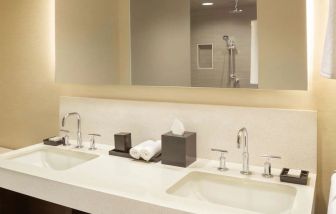 Guest bathroom with shower at Hyatt Regency Phoenix.