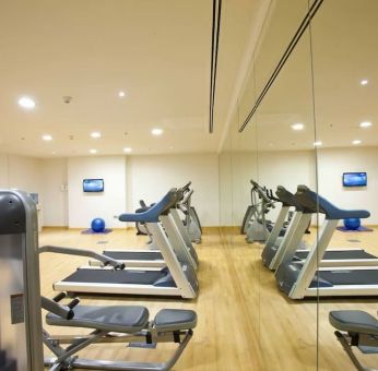 Equipped fitness center at Millennium Central Doha.