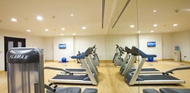 Equipped fitness center at Millennium Central Doha.