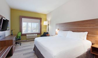 Holiday Inn Express & Suites Corona