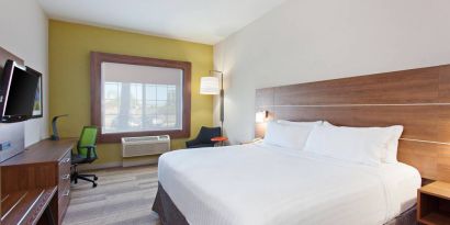 Holiday Inn Express & Suites Corona