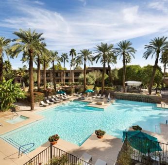 Relaxing outdoor pool with pool chairs at DoubleTree Resort By Hilton Paradise Valley - Scottsdale.