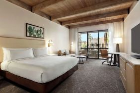 Delux king room with TV and natural light at DoubleTree Resort By Hilton Paradise Valley - Scottsdale.