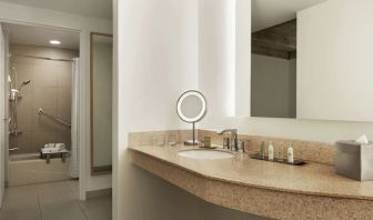 Guest bathroom with shower and bath at DoubleTree Resort By Hilton Paradise Valley - Scottsdale.