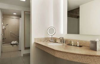 Guest bathroom with shower and bath at DoubleTree Resort By Hilton Paradise Valley - Scottsdale.