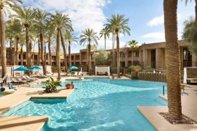 Stunning outdoor pool at DoubleTree Resort By Hilton Paradise Valley - Scottsdale.