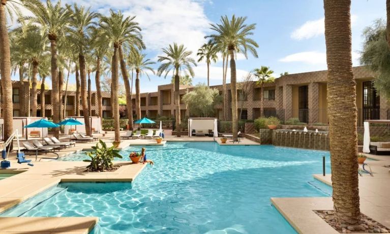 Stunning outdoor pool at DoubleTree Resort By Hilton Paradise Valley - Scottsdale.