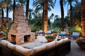 Lovely outdoor terrace and coworking space at DoubleTree Resort By Hilton Paradise Valley - Scottsdale.