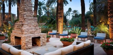 Lovely outdoor terrace and coworking space at DoubleTree Resort By Hilton Paradise Valley - Scottsdale.