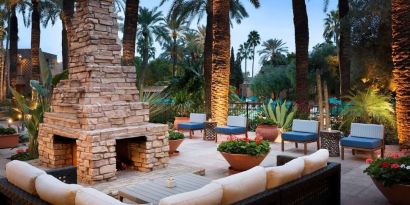 Lovely outdoor terrace and coworking space at DoubleTree Resort By Hilton Paradise Valley - Scottsdale.