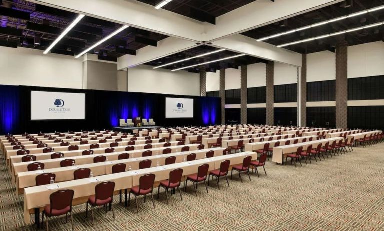 Professional meeting room at DoubleTree Resort By Hilton Paradise Valley - Scottsdale.