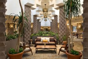 Lounge and coworking space at DoubleTree Resort By Hilton Paradise Valley - Scottsdale.