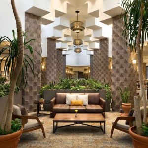 Lounge and coworking space at DoubleTree Resort By Hilton Paradise Valley - Scottsdale.