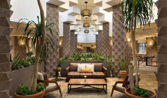 Lounge and coworking space at DoubleTree Resort By Hilton Paradise Valley - Scottsdale.