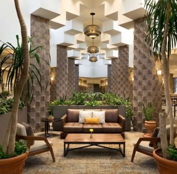 Lounge and coworking space at DoubleTree Resort By Hilton Paradise Valley - Scottsdale.