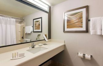 Guest bathroom with shower at Sonesta Emeryville - San Francisco Bay Bridge.