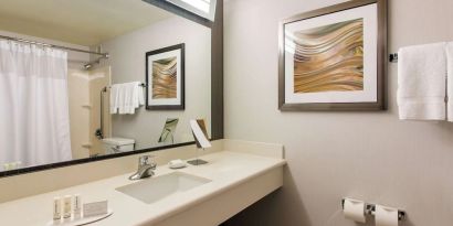 Guest bathroom with shower at Sonesta Emeryville - San Francisco Bay Bridge.