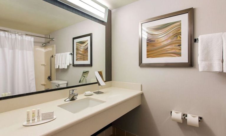 Guest bathroom with shower at Sonesta Emeryville - San Francisco Bay Bridge.