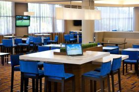 Lounge and coworking space at Sonesta Emeryville - San Francisco Bay Bridge.