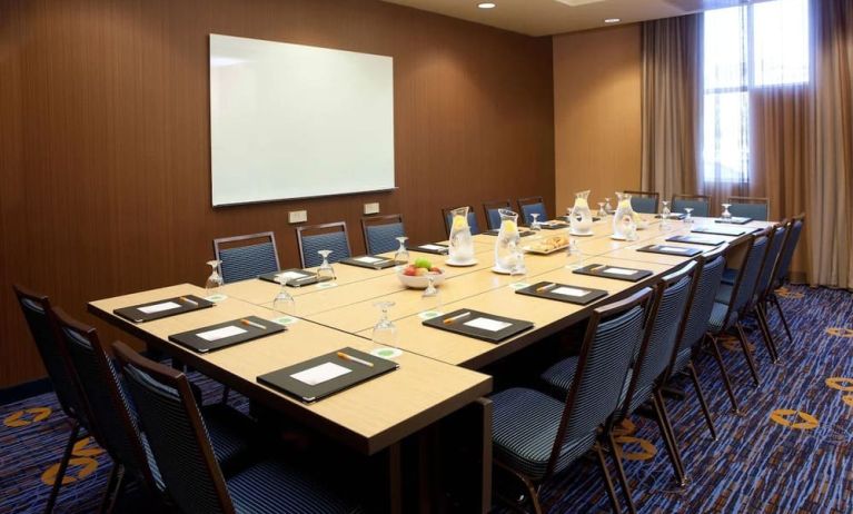 Professional meeting room at Sonesta Emeryville - San Francisco Bay Bridge.