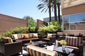 Relaxing outdoor lounge and coworking space at Sonesta Emeryville - San Francisco Bay Bridge.