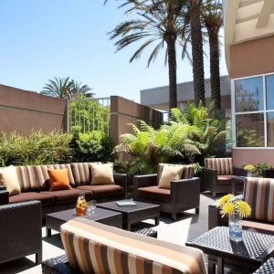 Relaxing outdoor lounge and coworking space at Sonesta Emeryville - San Francisco Bay Bridge.