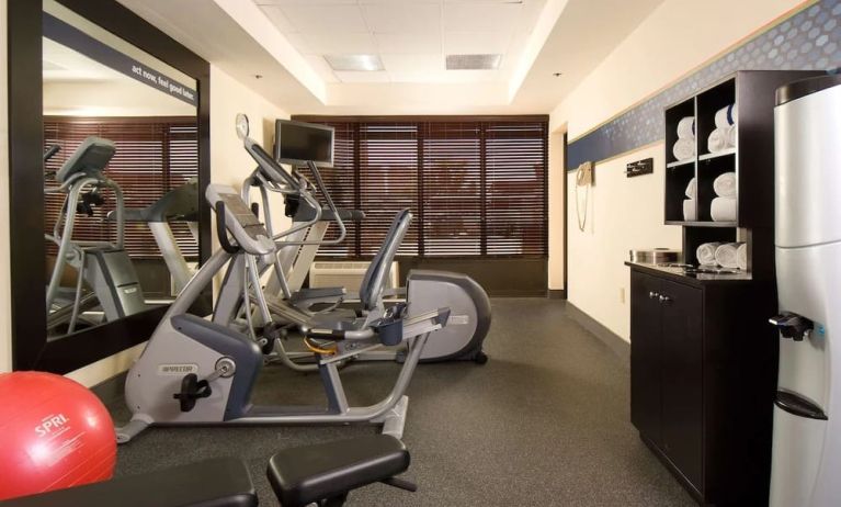 Equipped fitness center at Hampton Inn Orlando Near Universal Blv/International Dr.