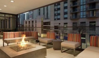 Home2 Suites By Hilton Chicago River North