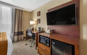 Comfort Inn & Suites Triadelphia, Triadelphia