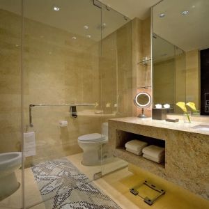 Guest bathroom with shower at EB Hotel Miami.