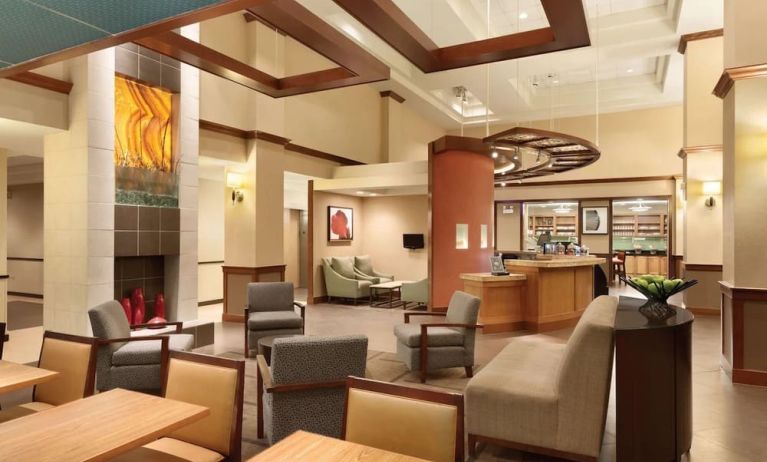 Hotel bar perfect for coworking at Hyatt Place Chicago, Lombard / Oak Brook.