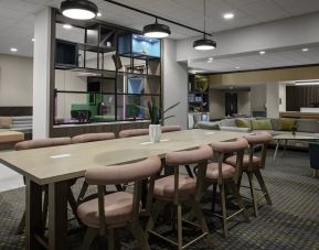 Lounge and coworking space at Holiday Inn Hotel & Suites Boston - Peabody.