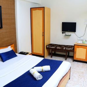 Delux king bed with TV at Hotel Alka Residency.