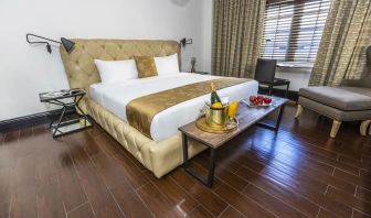 King bed with natural light at Hotel Croydon.