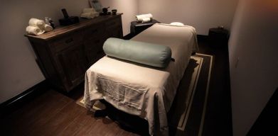 Relaxing spa and massage available at Hotel Croydon.