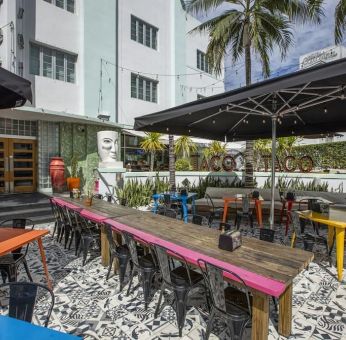 Outdoor meeting space at Catalina Hotel & Beach Club.