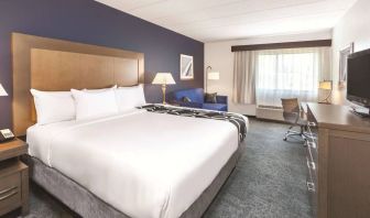 La Quinta Inn & Suites By Wyndham Philadelphia Airport