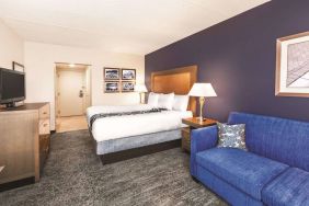 La Quinta Inn & Suites By Wyndham Philadelphia Airport