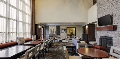 Dining and coworking space at Staybridge Suites Washington D.C.- Greenbelt.