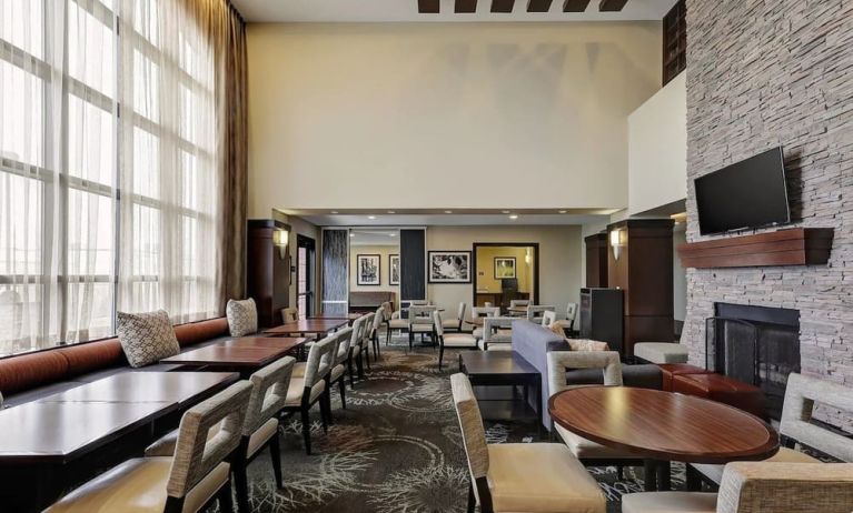 Dining and coworking space at Staybridge Suites Washington D.C.- Greenbelt.