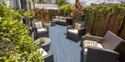 Comfortable outdoor meeting space at Hollywood Beach Suites, A South Beach Group Hotel.