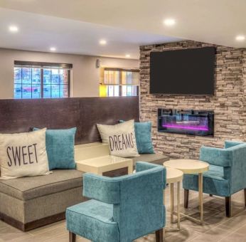 Bar and work space ideal for groups at Sleep Inn Oakbrook Terrace.