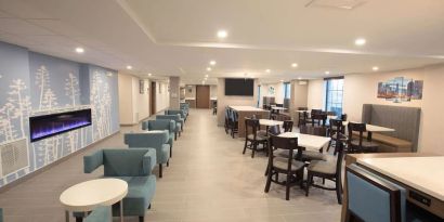 Dining area and coworking space at Sleep Inn Oakbrook Terrace.