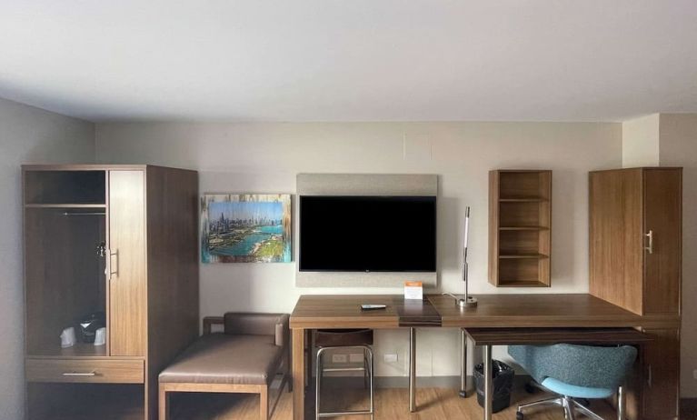 Day rooms with work station ideal for working remotely at MainStay Suites Oak Brook Terrace - Chicago.